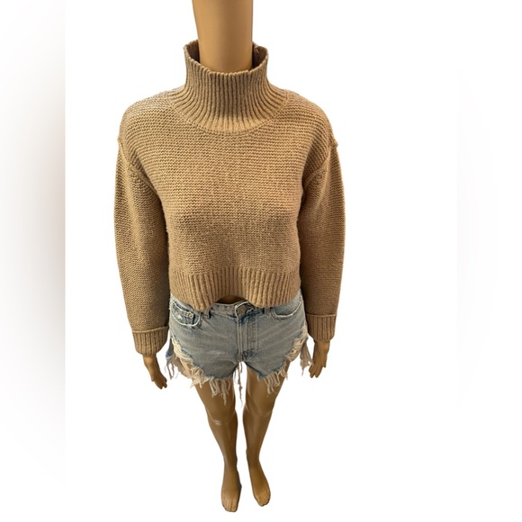 Suuuuper cute cropped turtleneck - Picture 5 of 7